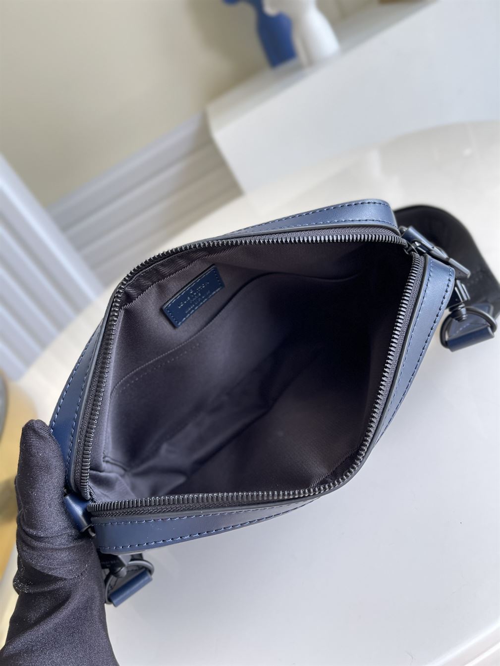 ルイ・ヴィトン デュオ・メッセンジャー モノグラム・シャドウレザー – LVB027