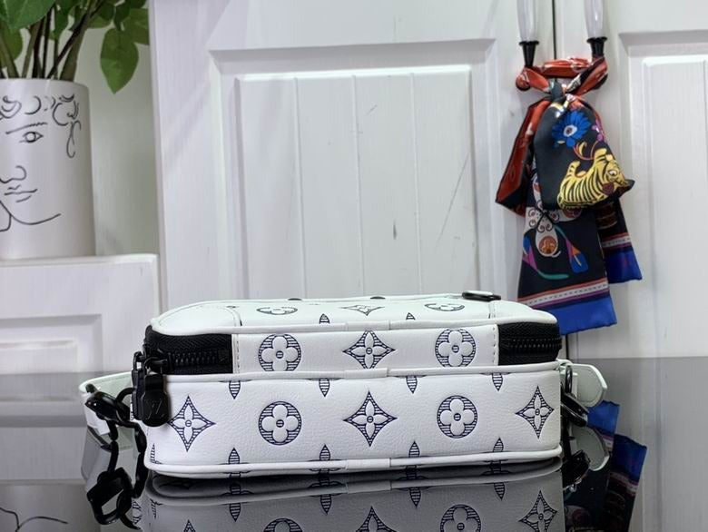 ルイ・ヴィトン アルファ ウェアラブルウォレット ホワイトバッグ – LW138