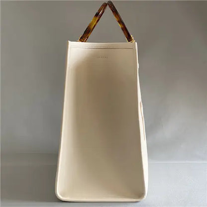 フェンディのレザーショッピングバッグ