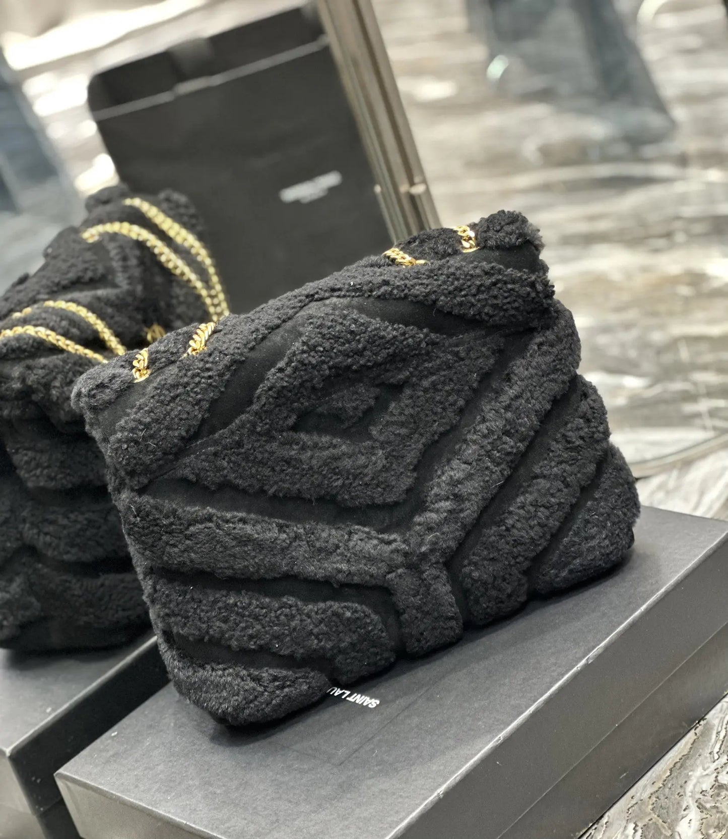 キルティングYレザー、サテン、スパンコールのルル スモールチェーンバッグ