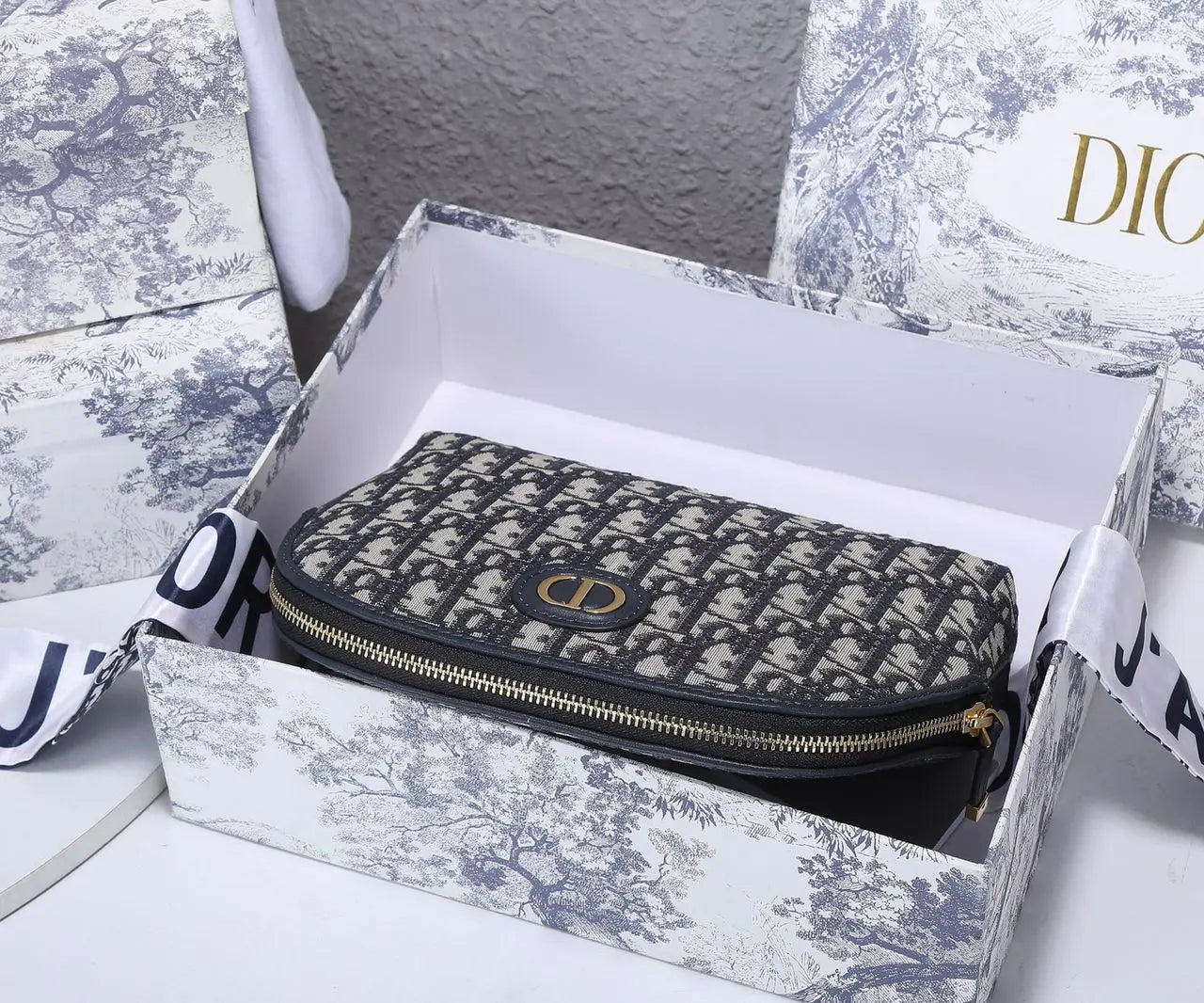クリスチャン・ディオール 30 モンテーニュ ビューティーポーチ