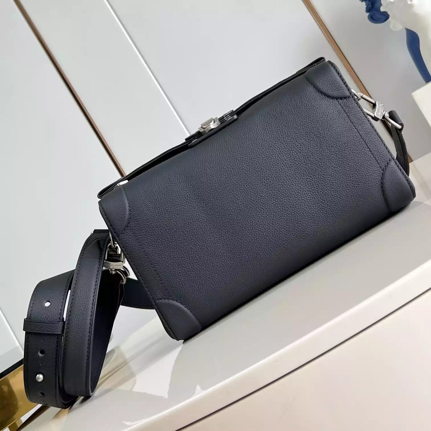 ソウルトランク イーストウエスト ブラック LV コロラドカーフスキン M11615 – LW431