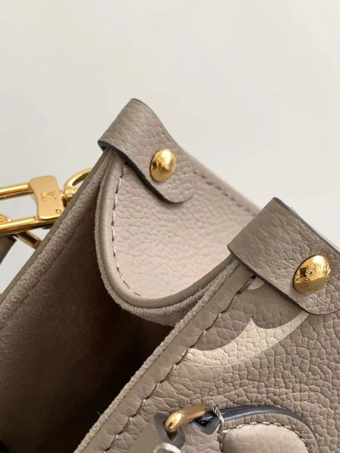 ルイ・ヴィトン M47054 オンザゴー BB