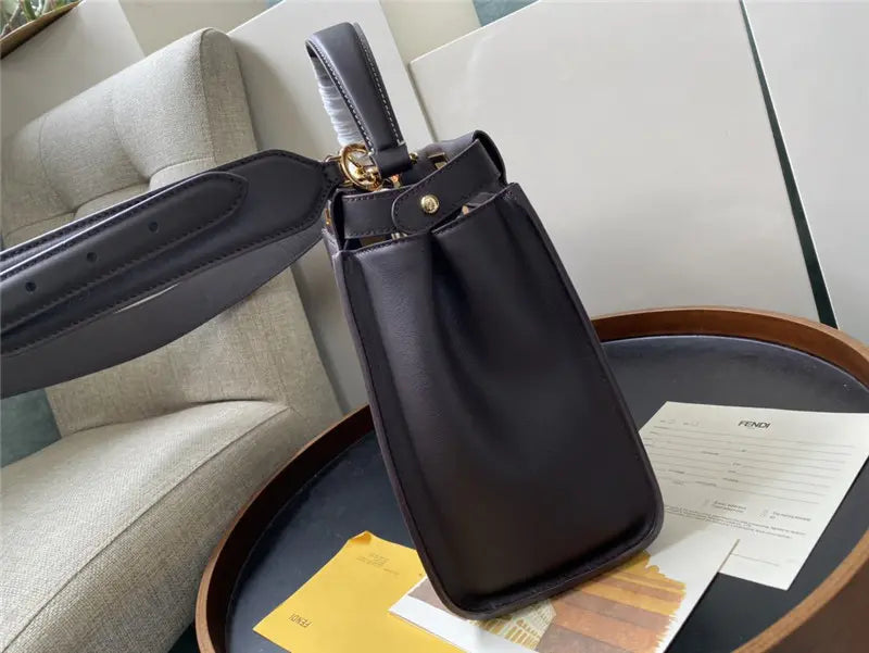 フェンディ ピーカブーバッグ ミディアム