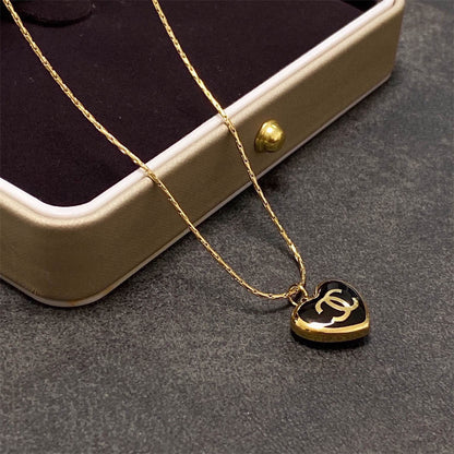 シャネルのピーチハートネックレス