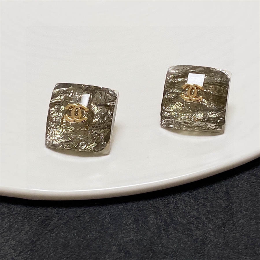 シャネルのミディアムヴィンテージイヤリング