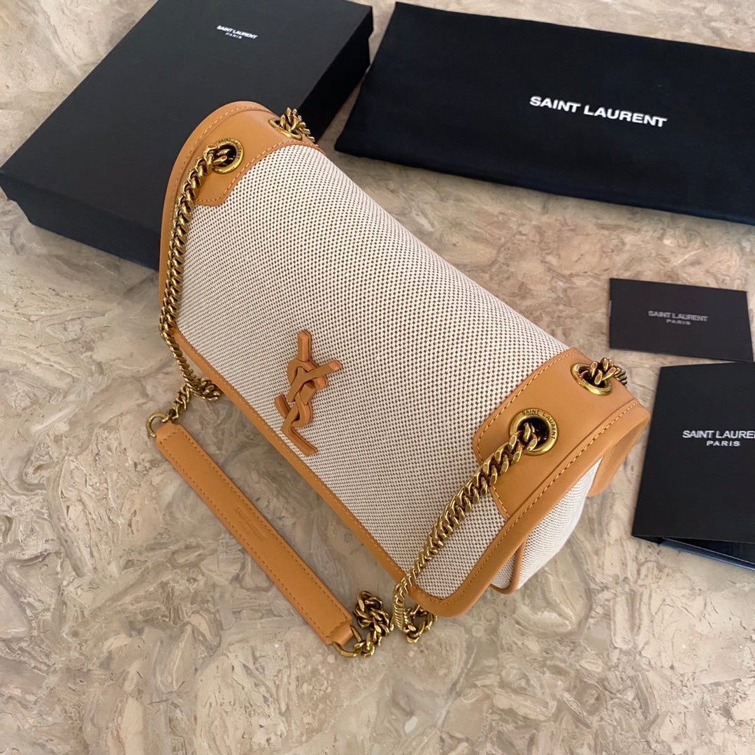 スムースレザーのKAIAビッグサッチェル