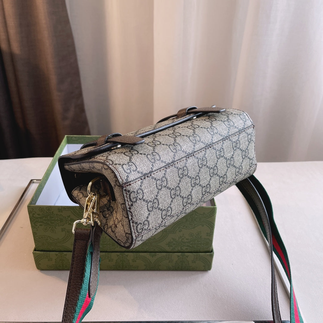 GUCCI メッセンジャーバッグ