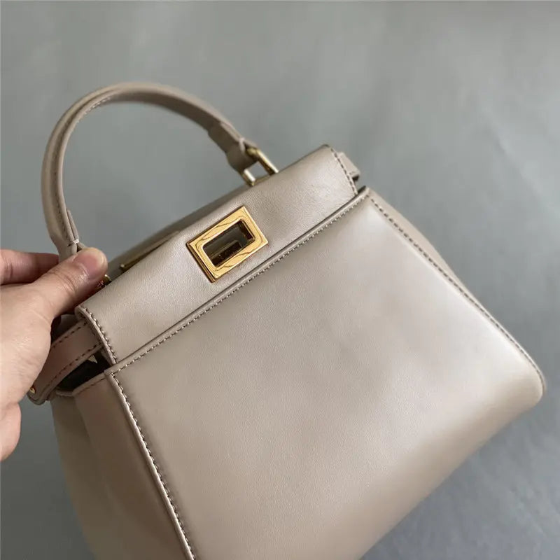 フェンディ ピーカブー シープスキンバッグ