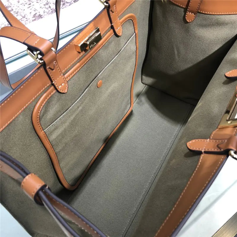 フェンディ ピーカブー X トート