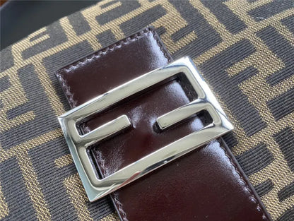 フェンディ 脇の下バッグ