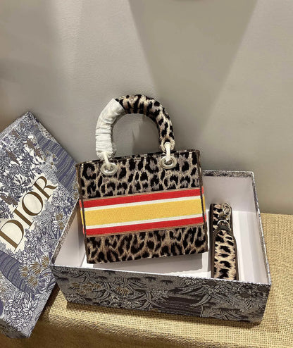 クリスチャン ディオール ミディアム レディ D ライト バッグ