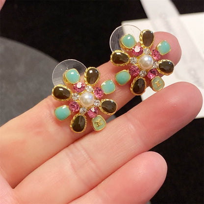 シャネルのカラフルなオイルドリップの花びらのイヤリング