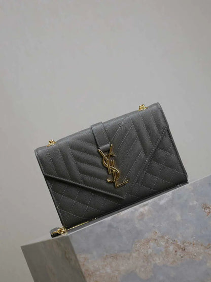 YSL 600195 エンベロープ スモール キルティング グレイン・ド・プードル エンボスレザー グレー