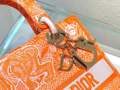 クリスチャン ディオール ミディアム レディ D ライト バッグ