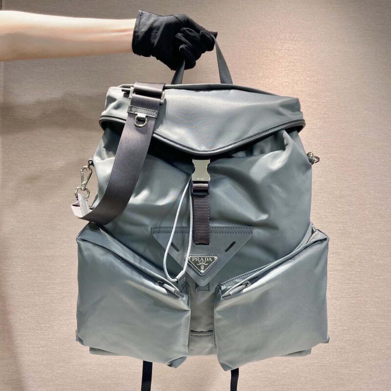 PRADAの新作キャットウォークモデル🎉2VZ108 ショルダーバッグ/ショルダーバッグ グレー