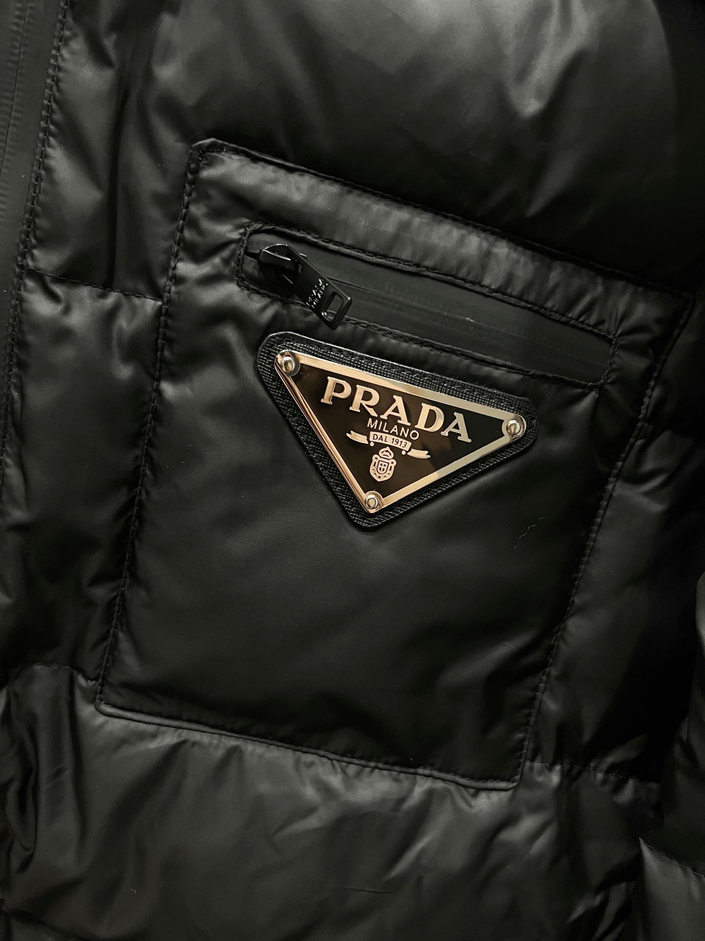 【PRADA旗艦店】ダウンジャケット、ご好評に付き再入荷！