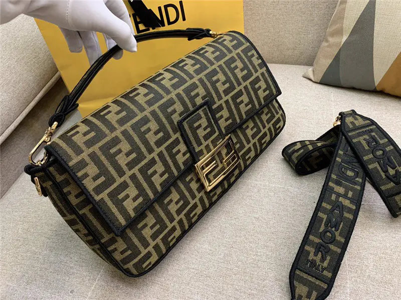 フェンディ バゲット ジャカード FF ラージ ブラウン/ブラック バッグ