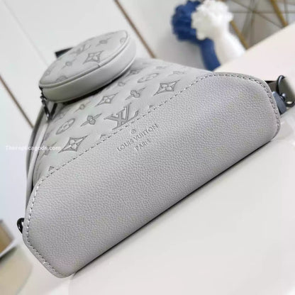 デュオ スリングバッグ サンド モノグラム シャドウ – LW299