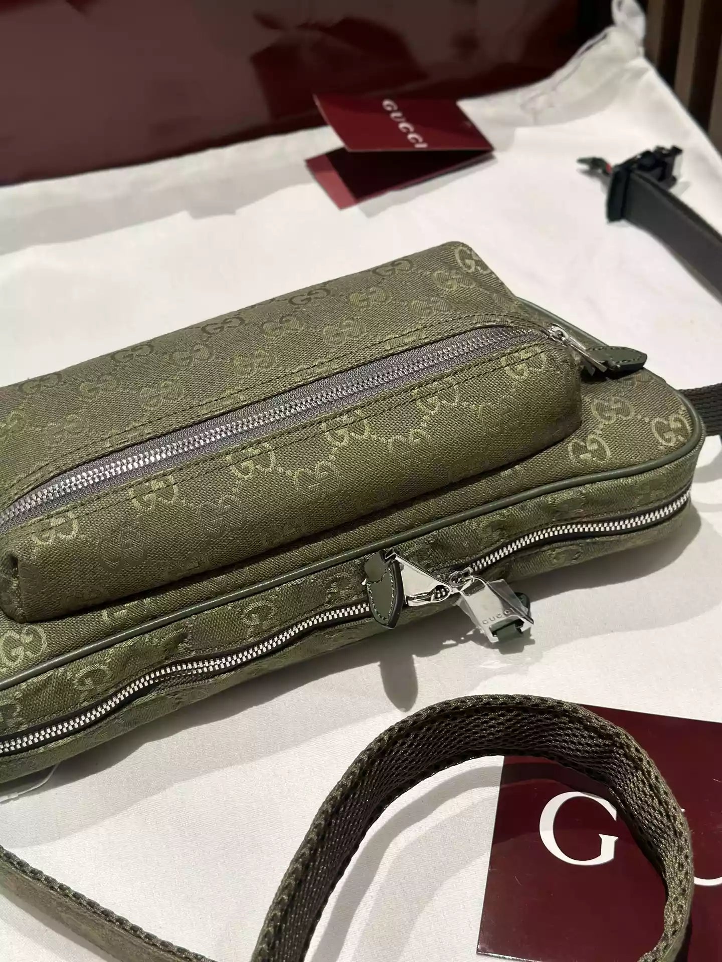 オフィディア スモール スリングバッグ（ベージュ GG キャンバス） – BG065