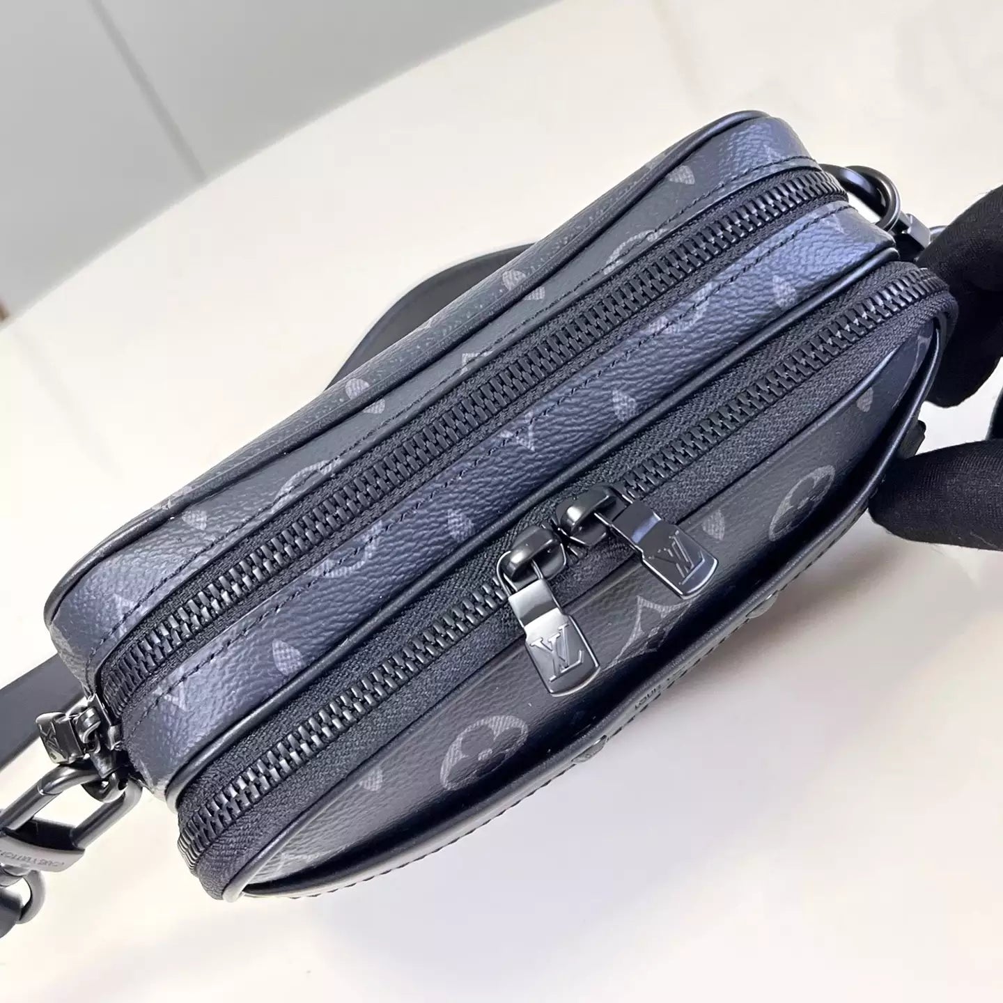 ネオアルファ ウェアラブルウォレット モノグラム エクリプス キャンバス M82542 – LW237