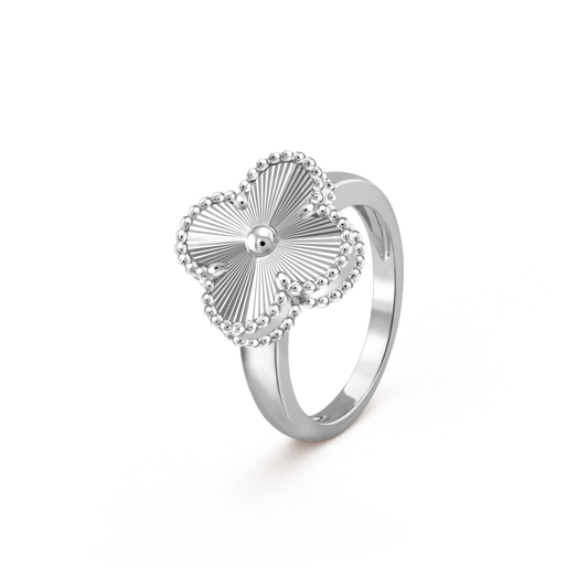 Van Cleef & Arpels ヴィンテージ アルハンブラ リングの新着