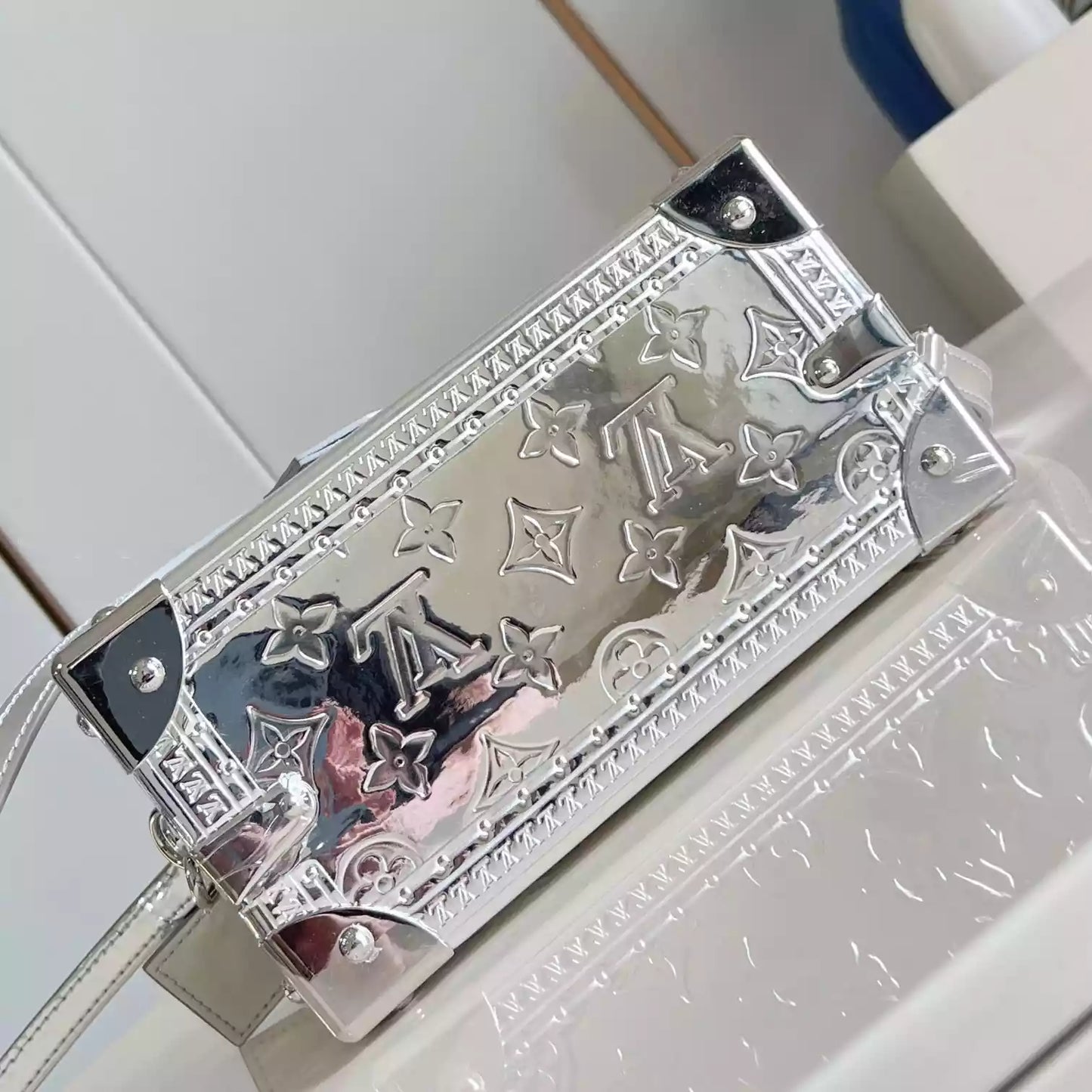 TRESOR ハンドケース シルバー モノグラム キャンバス M12797 – LW289