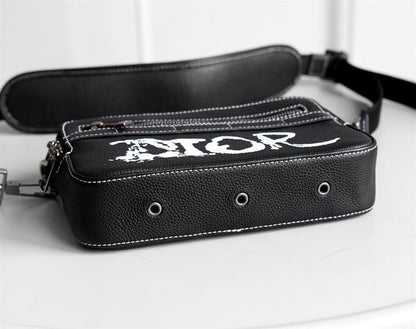 ディオール X ピーター・ドイグ サファリ メッセンジャーバッグ – DIO022