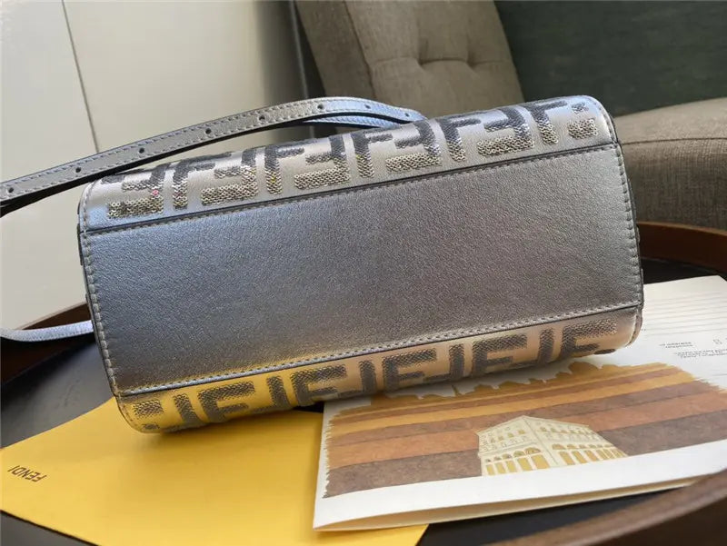 フェンディ ピーカブー ミニ シルバー ショルダーバッグ