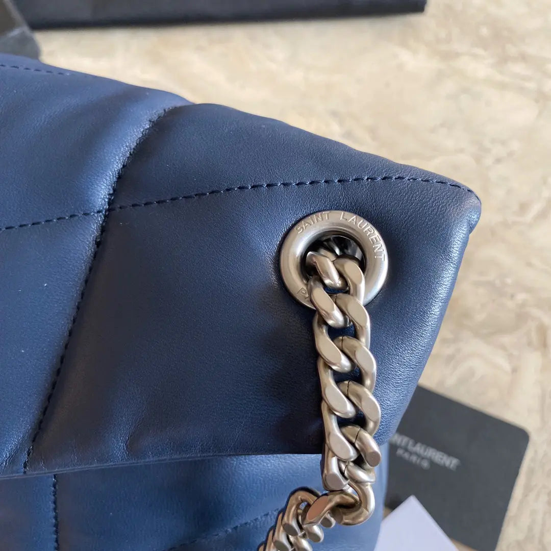 キルティングラムスキンのパファーミディアムバッグ