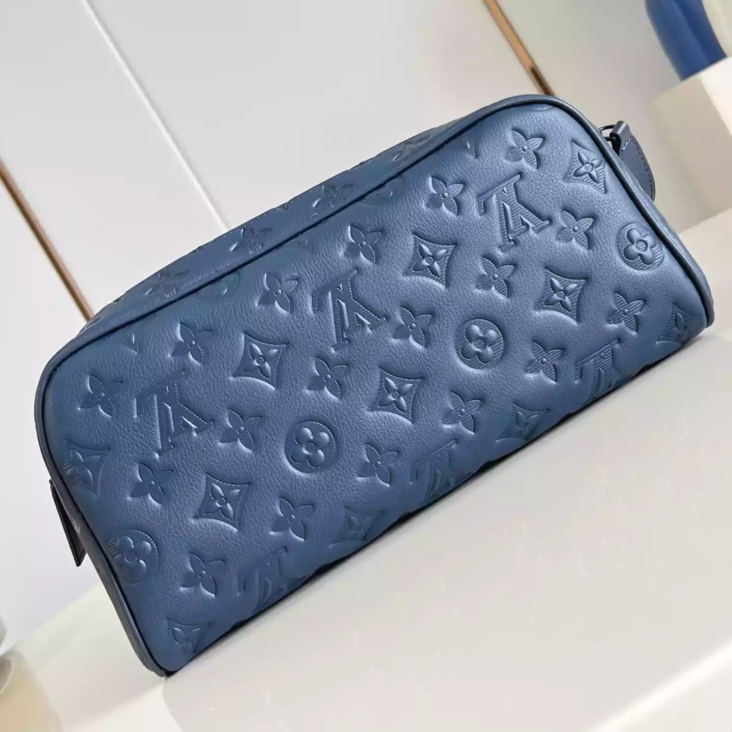 ドップキット ネイビーブルー モノグラムシャドウ – LW303