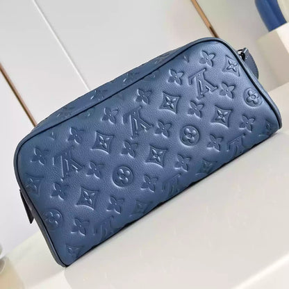 ドップキット ネイビーブルー モノグラムシャドウ – LW303