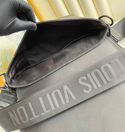 ルイ・ヴィトン ソミュール メッセンジャー モノグラム エクリプス キャンバス – LVB067