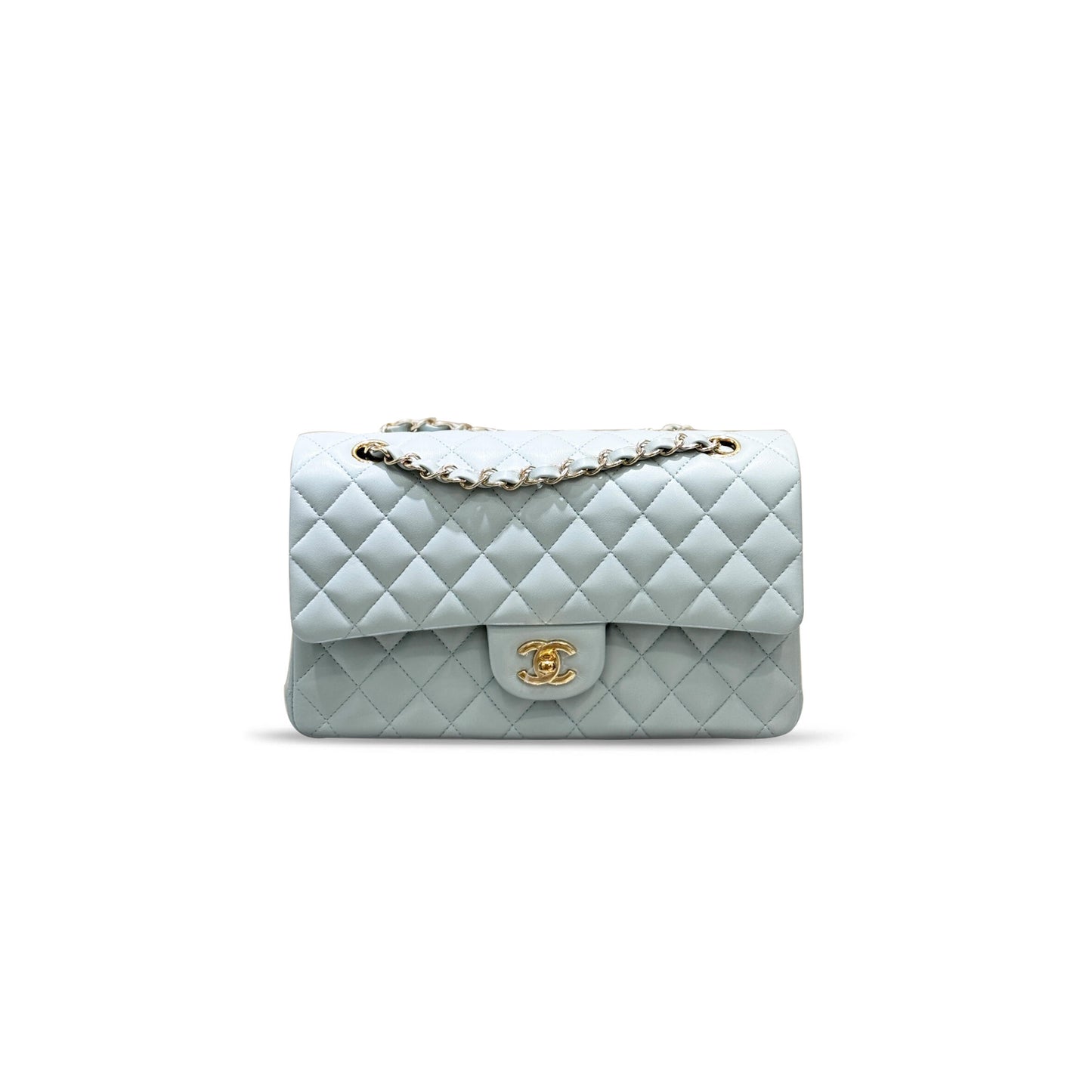 シャネル ライトブルー ラムスキン キルティング クラシック フラップ ミディアム ゴールド金具 (25.5×15×7cm)