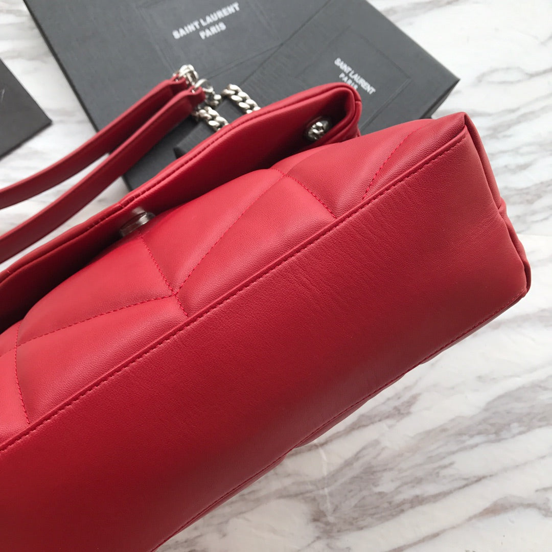 キルティングラムスキンのパファーミディアムバッグ