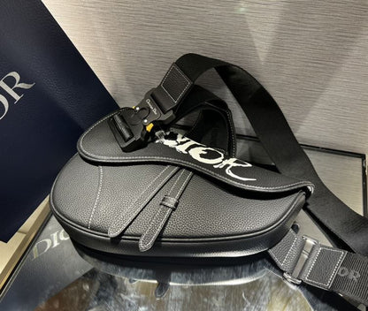 ディオール X ピーター・ドイグ サドルバッグ ブラック – DIO018