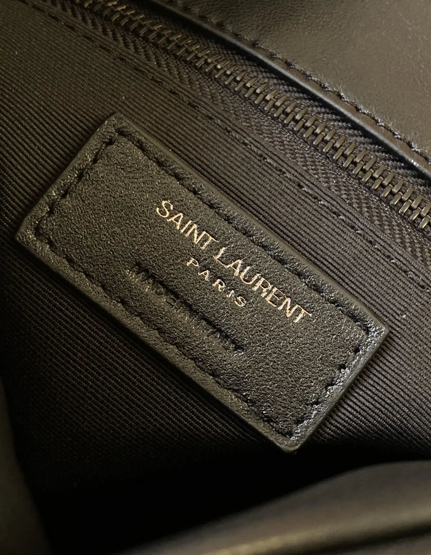 デニムとスムースレザーのパファーミディアムチェーンバッグ