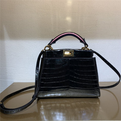 フェンディ ピーカブー ミニ レザー トート