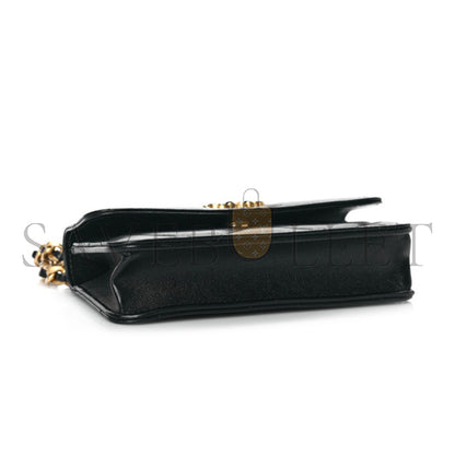 シャネル ラムスキン キルティング 19インチ フラップ フォンホルダー チェーン付き AP3067 B04852 94305 (17×10.5×3cm)