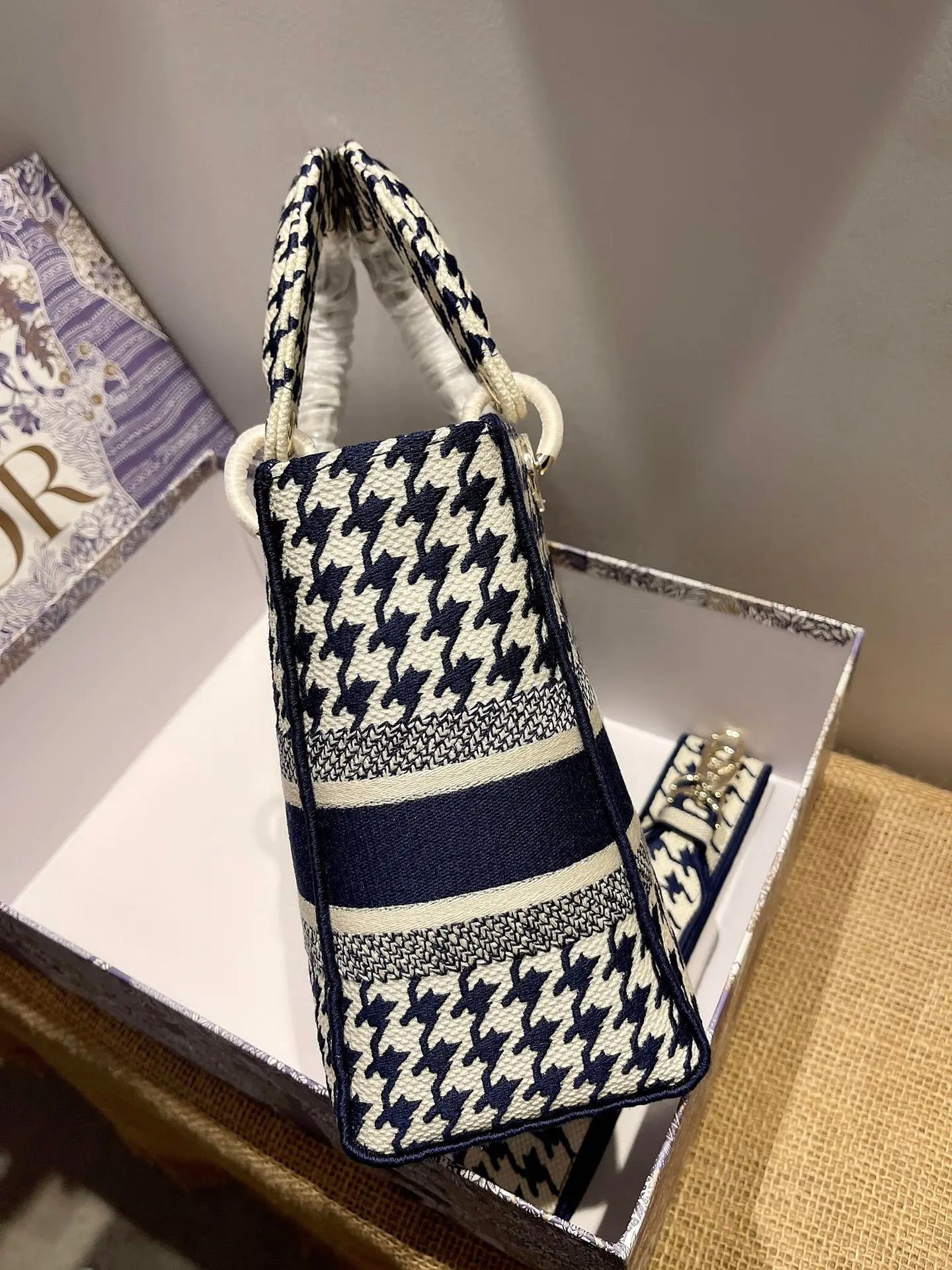 クリスチャン ディオール ミディアム レディ D ライト バッグ