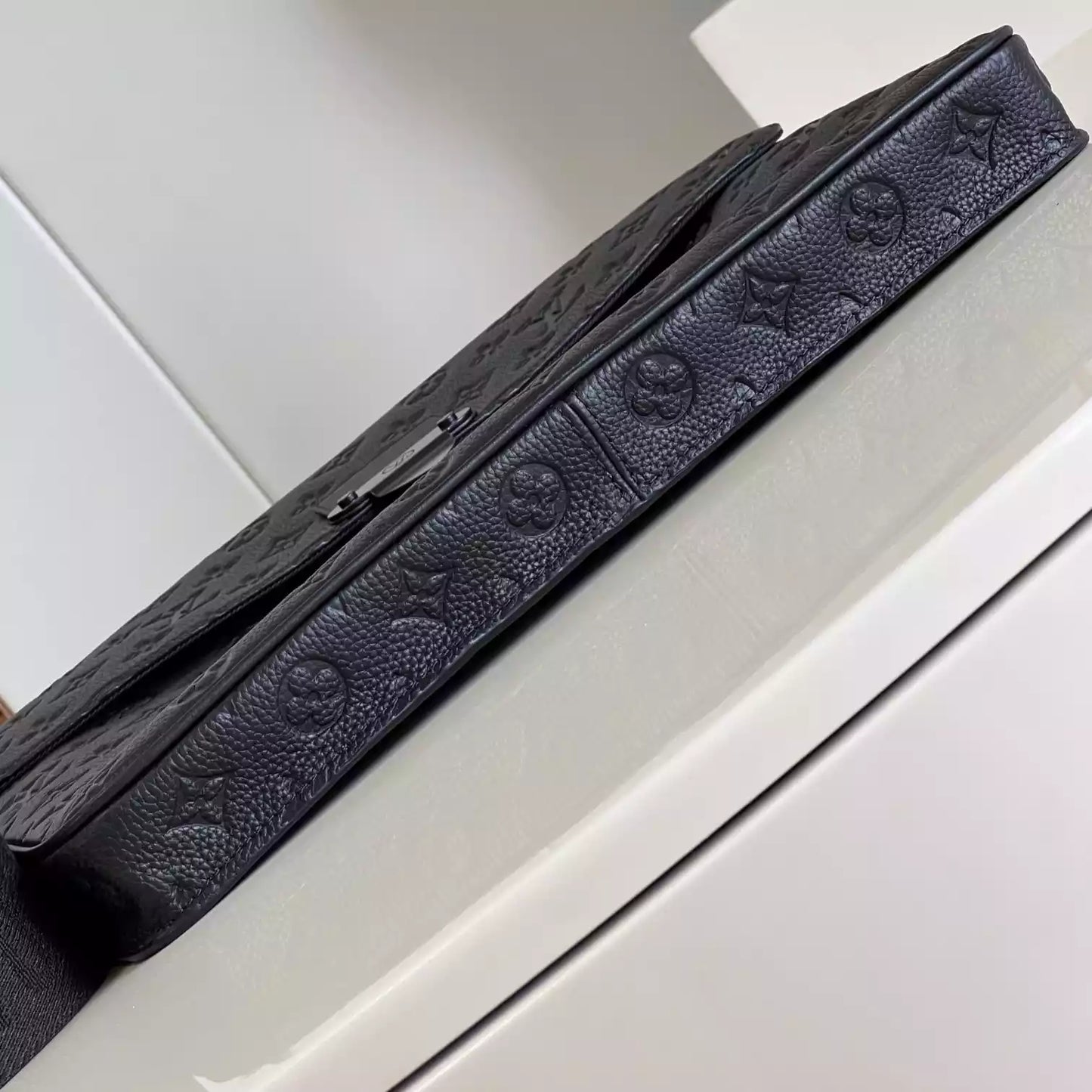 Sロック ブリーフケース モノグラム トリヨンレザー M20835 – LW331