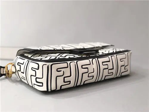 フェンディの象徴的なバゲットバッグ