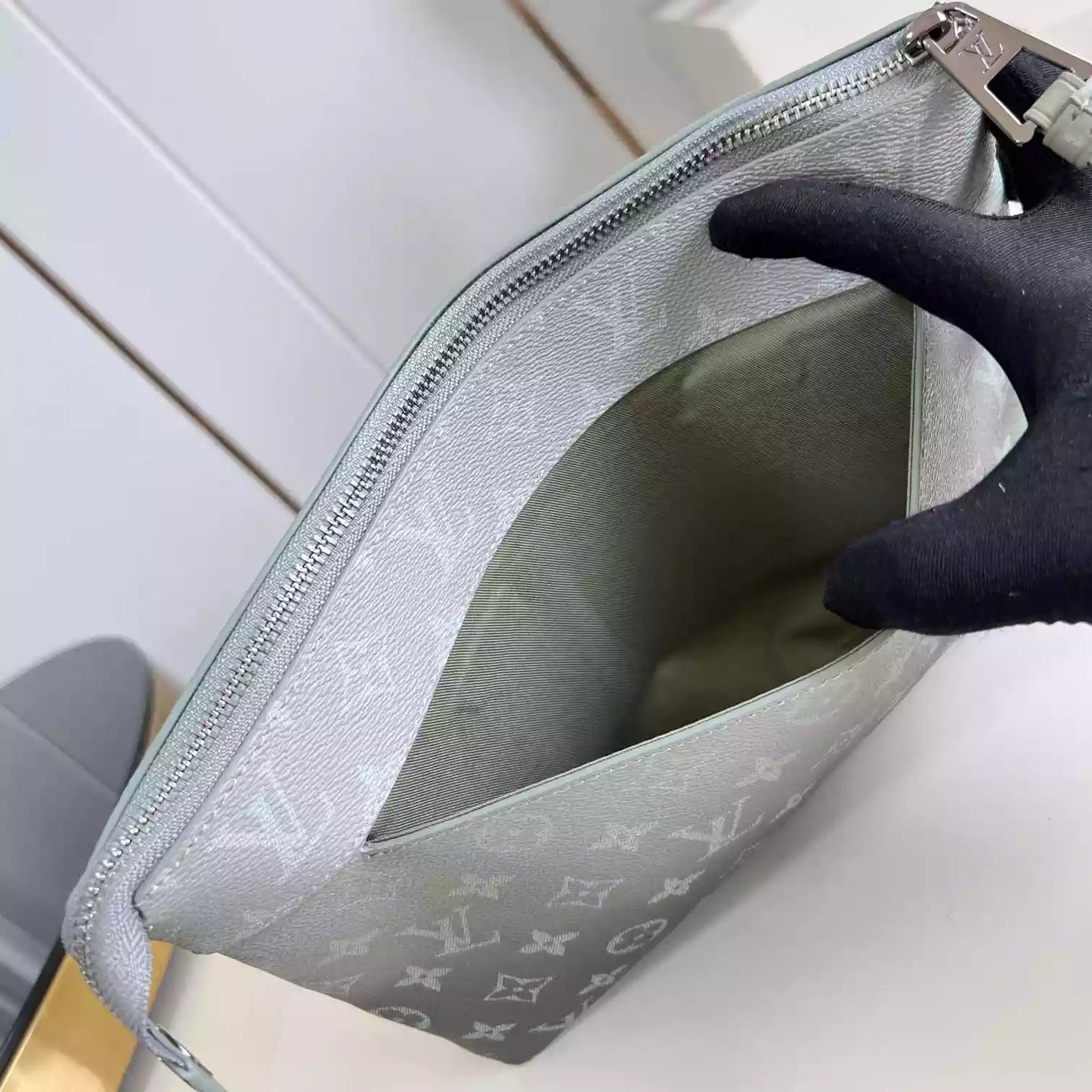 エクリプス モノグラム ソフトトラベルポーチ M11545 – LW406