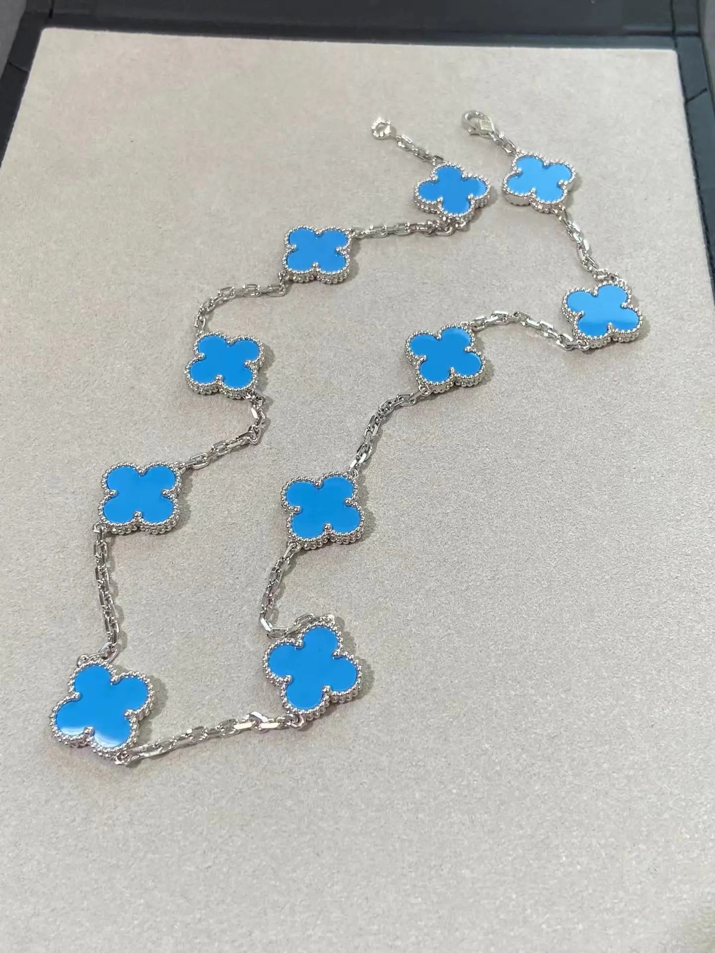 ヴァン クリーフ＆アーペルの四つ葉のクローバー ターコイズ ネックレス