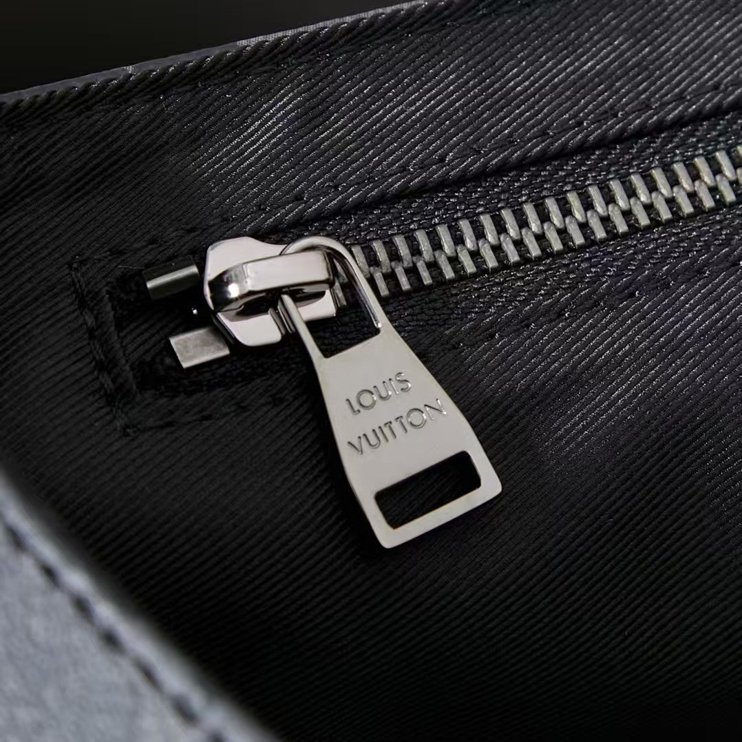 ルイ・ヴィトン 中古 ヴォヤージュ P メッセンジャーバッグ