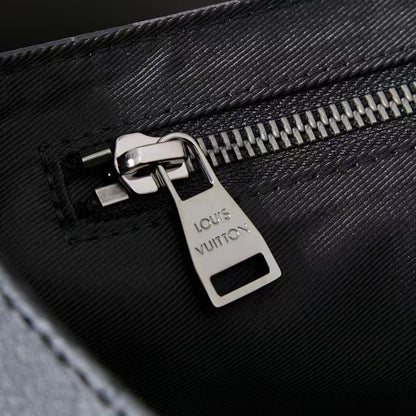 ルイ・ヴィトン 中古 ヴォヤージュ P メッセンジャーバッグ