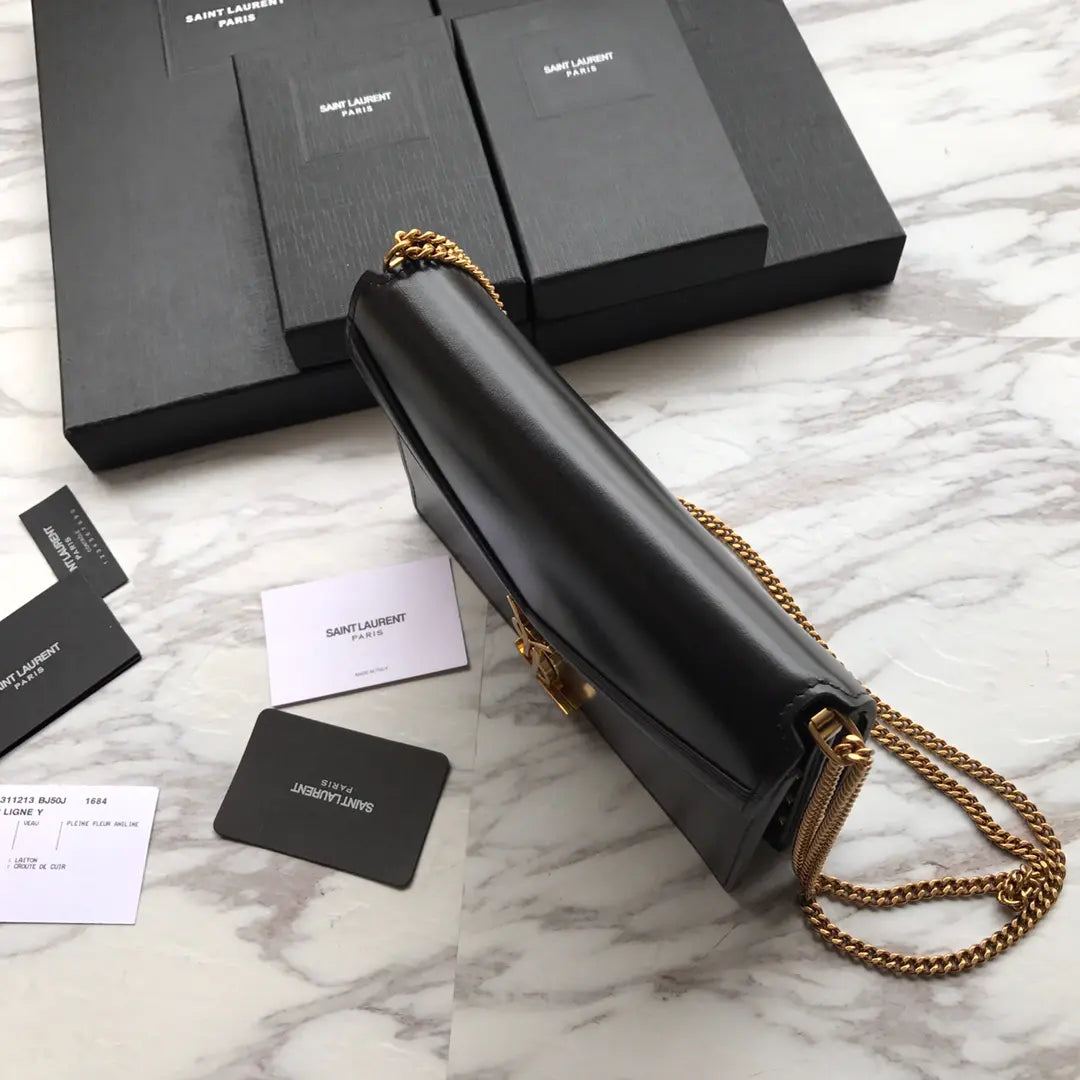 カサンドラ モノグラム クラスプバッグ（オーストリッチ）