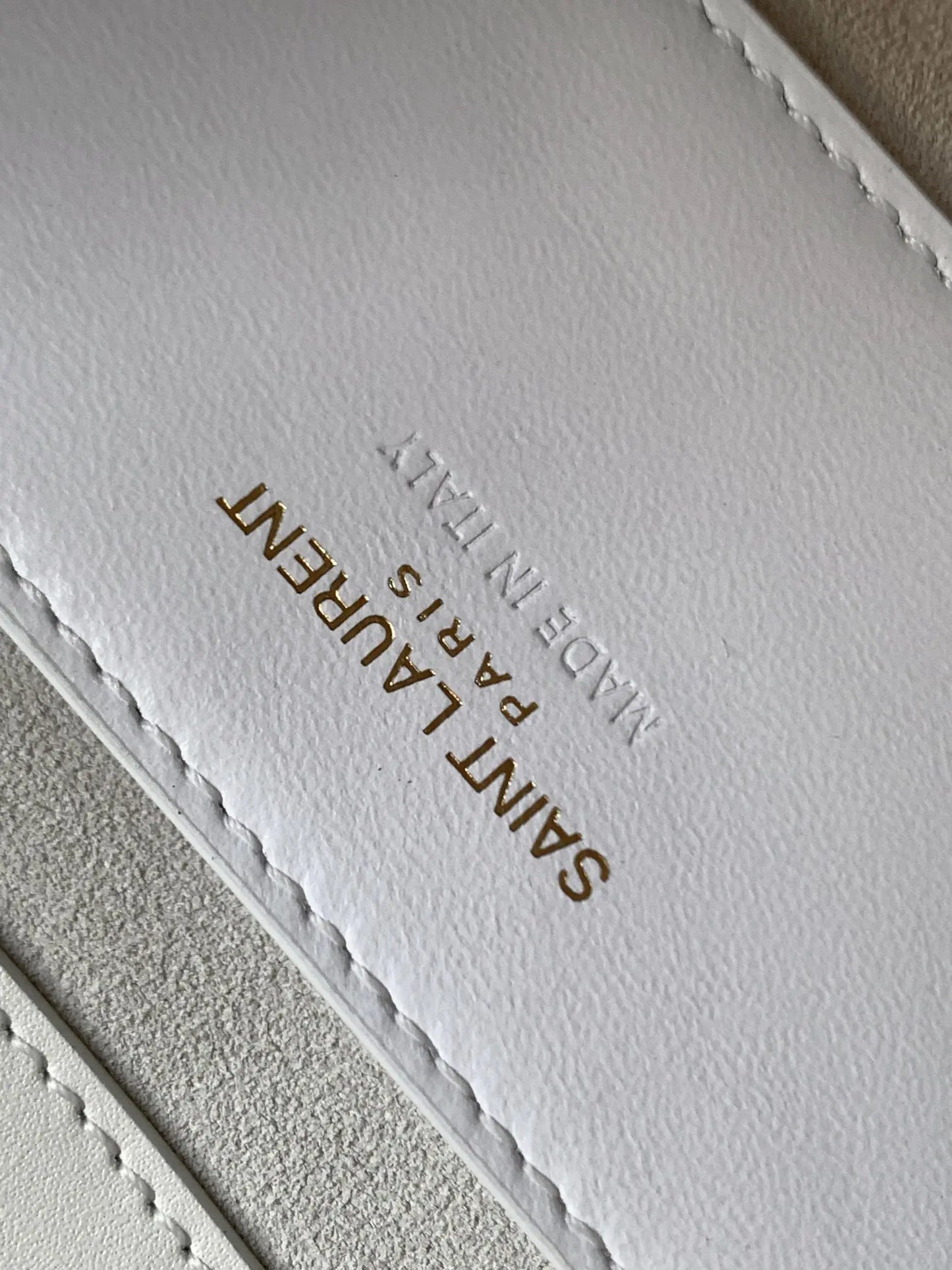 LE 5 7 ミニ ホーボーバッグ（ベジタブルタンニンレザー製）