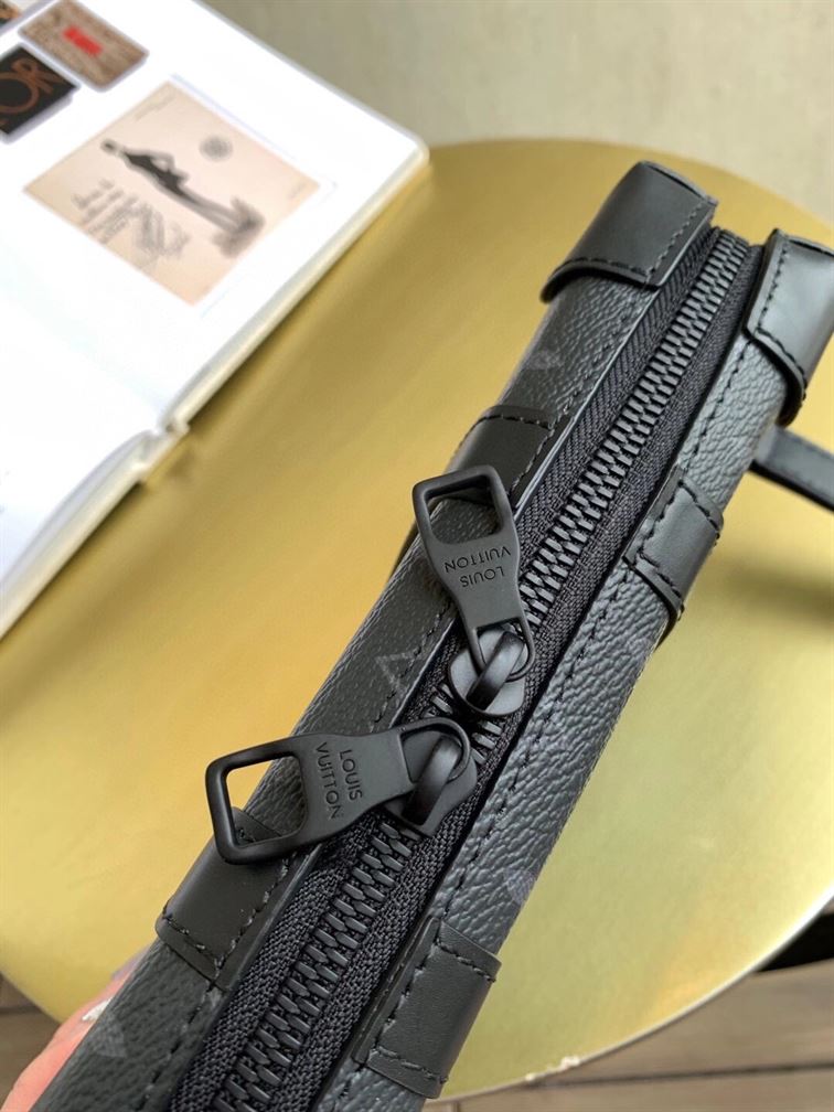 ルイ・ヴィトン ソフトトランクウォレット モノグラム・エクリプス – LVB041