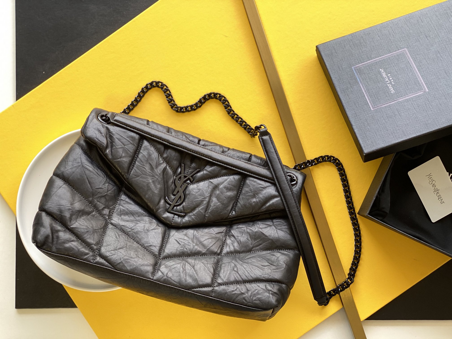 デニムとスムースレザーのパファーミディアムチェーンバッグ